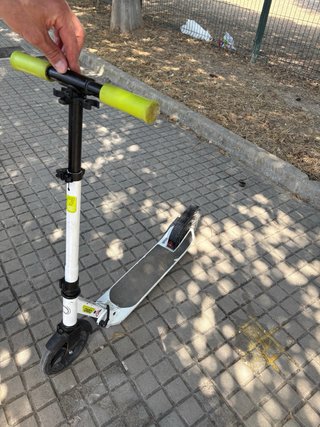 Patinete Oxelo MID blanco.