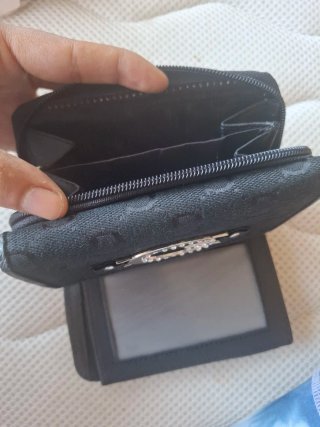 Cartera Guess Negra con G Brillante