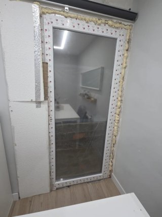 Puerta balcón sin persiana con medidas 90×2