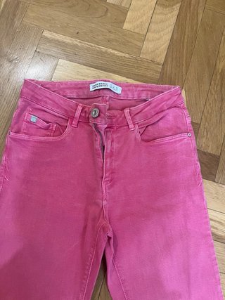 Pantalón pitillo Zara frambuesa