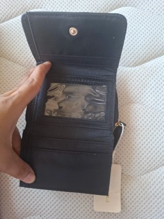 Cartera Negra Primark con Lazo Dorado