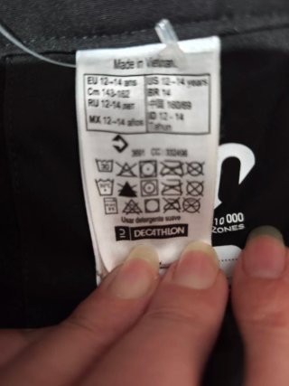 Ropa esquiar.