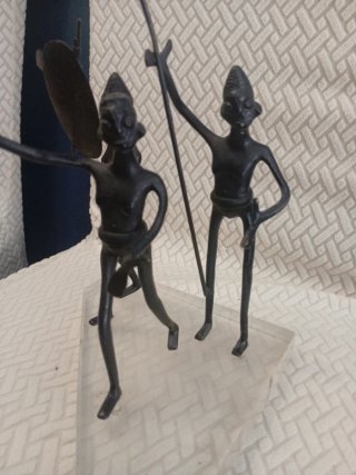Escultura de bronce figuras danzantes