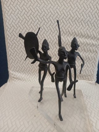 Escultura de bronce figuras danzantes