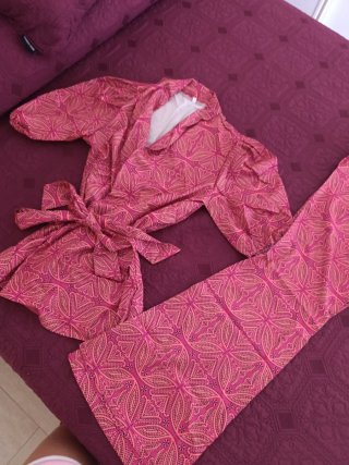 Traje chaqueta y pantalón campana. A estrenar.