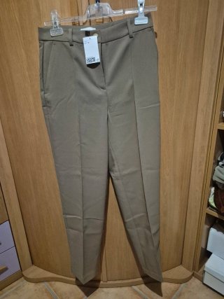 Pantalón H&M pinzas beige