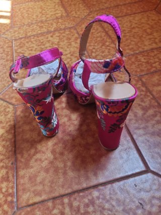 Zapatos de fiesta rosas y multicolor talla 39