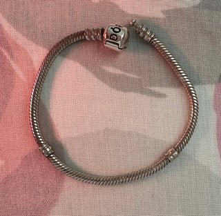 Pulsera Pandora con 4 charms