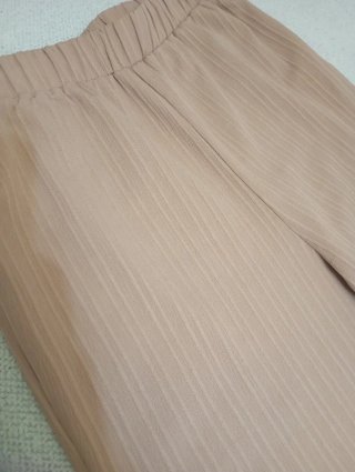 Conjunto beige de camisa y pantalón