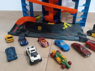 Hot Wheels Mega Garaje + Coches