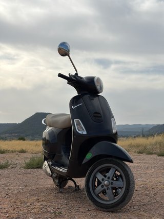Vespa LX 125 Scooter