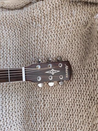 Alvarez ABT60E Guitarra Baritono