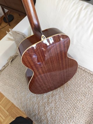 Alvarez ABT60E Guitarra Baritono