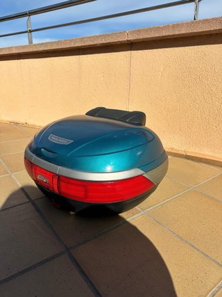 Baúl Moto GIVI Maxia 52L con Respaldo