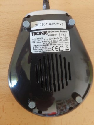 Cargador Tronic con 4 pilas AA recargables