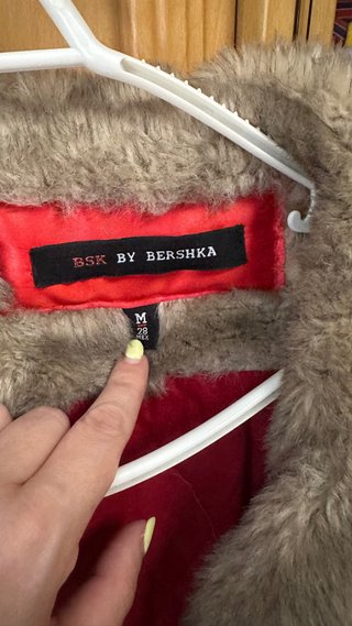 Parka Roja BSK by Bershka Talla M