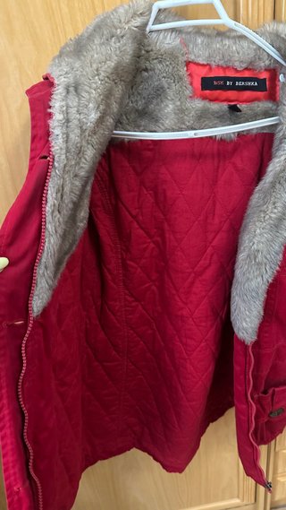 Parka Roja BSK by Bershka Talla M