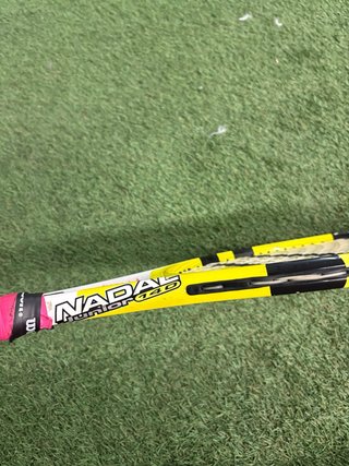 Raqueta de tenis Wilson amarilla