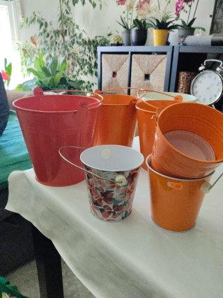 22  cubos decorativos metálicos y de plástico