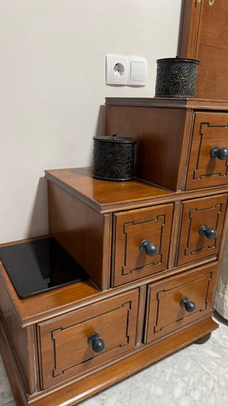 Mesita de madera con cajones. Precio por unidad. 2