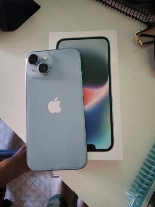 iPhone 14 azul cielo
