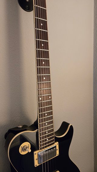 Guitarra Eléctrica Greg Bennett AV-2 BK perfecta