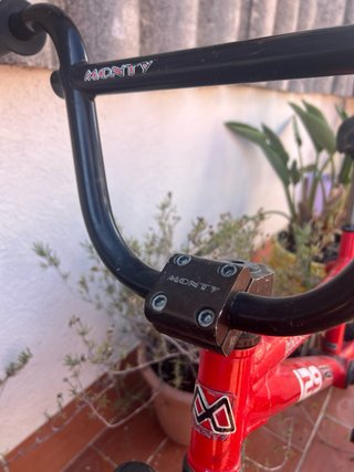 Bicicleta BMX Monty 129 Roja