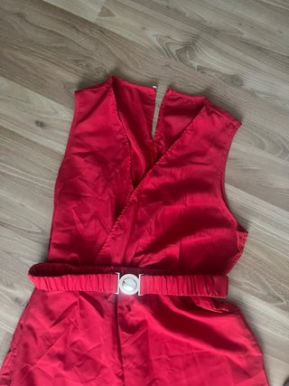 Mono rojo mujer con cinturón
