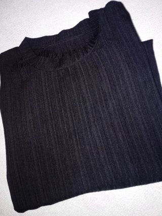 Blusa negra de canalé