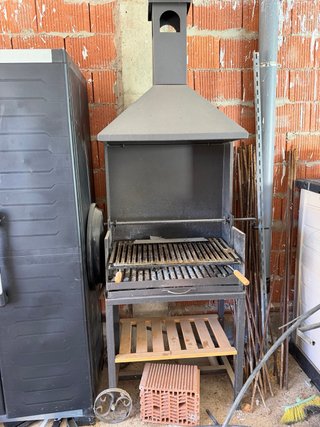 Barbacoa de Acero Inoxidable Negra con elevador.