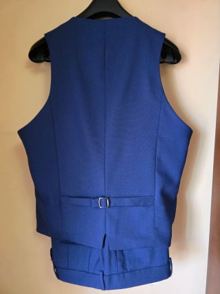 Traje tres piezas Azul Real impecable