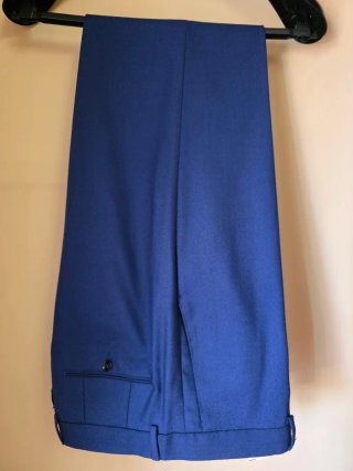 Traje tres piezas Azul Real impecable