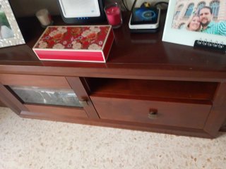 Mueble salón y mesa baja madera oscura