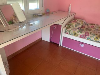 Cama infantil con cajones y estampado mariposas