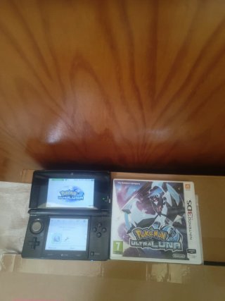 Nintendo 3DS Negra + Pokémon Ultraluna