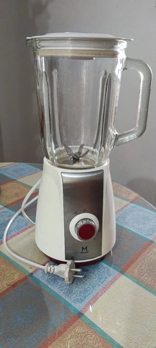 Licuadora Mandine con vaso de cristal