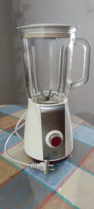 Licuadora Mandine con vaso de cristal