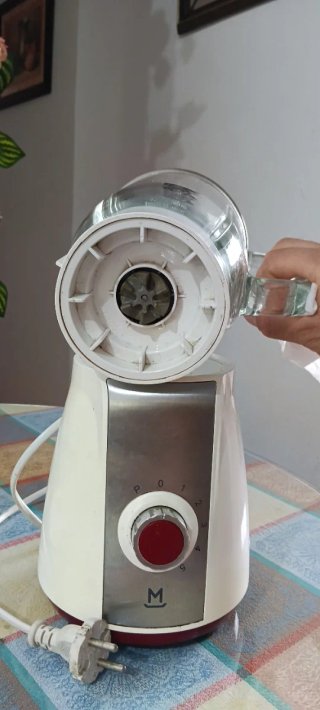 Licuadora Mandine con vaso de cristal