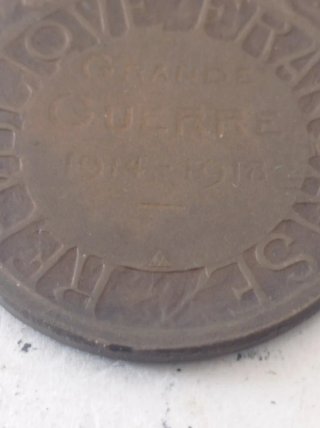 Medalha com fita listrada WW1
