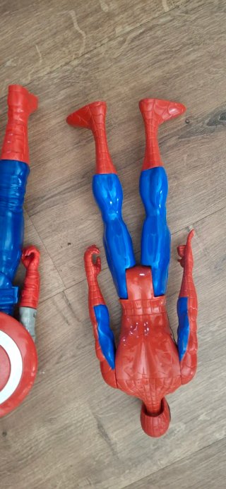 Figuras Spiderman y Capitán América
