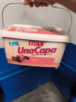 Bote de pintura Titan UnaCapa Fucsia 2L