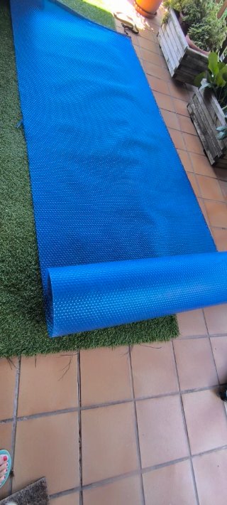 Rollo manta térmica burbujas piscina