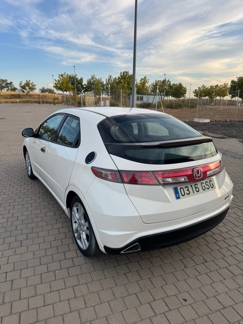 Honda Civic 1.8i VTEC Executive 5p 2009, foto 5
