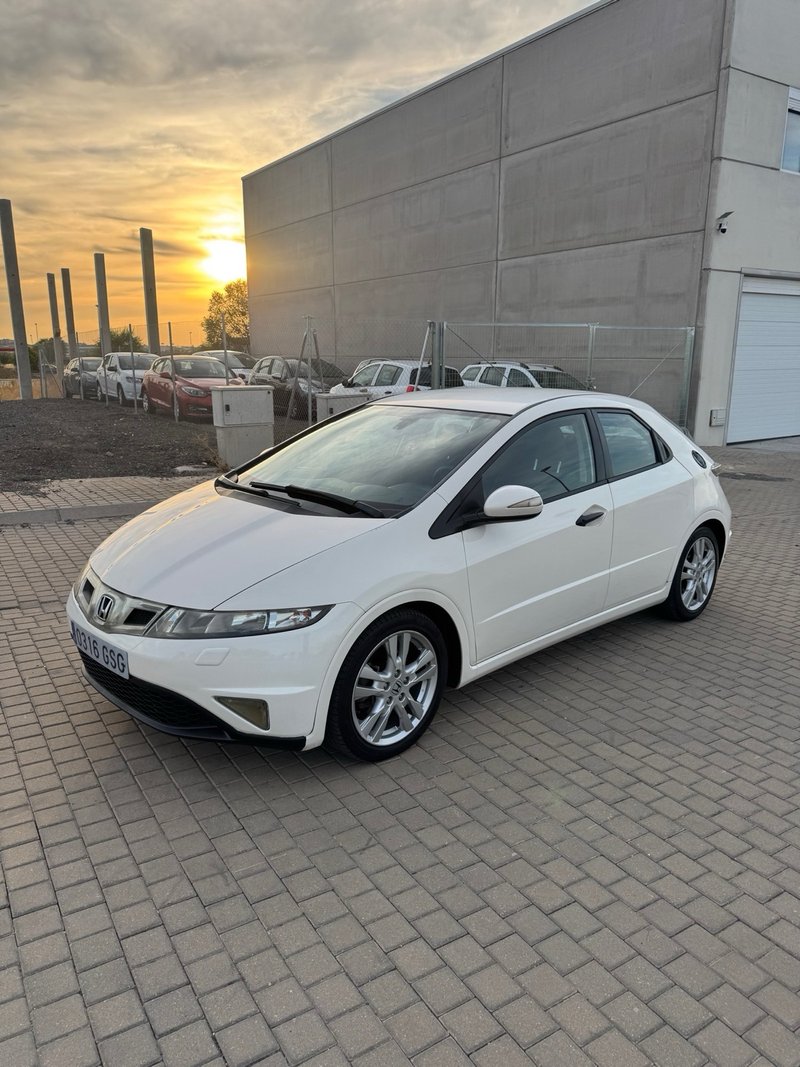 Honda Civic 1.8i VTEC Executive 5p 2009, foto 2