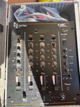 Mesa de Mezclas DJ Series Acoustic Control