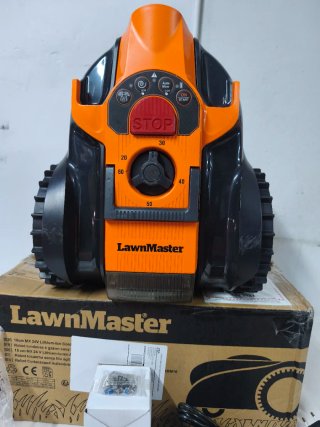 Cortacésped robótico LawnMaster inalámbrico
