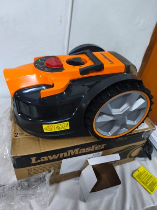 Cortacésped robótico LawnMaster inalámbrico