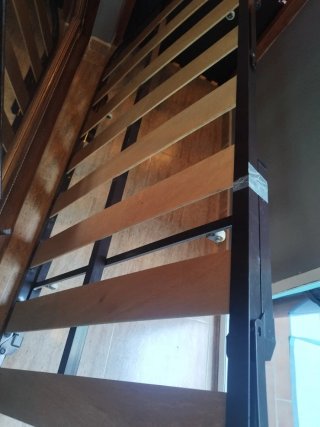 Somier con patas metálico y madera de 90 20€