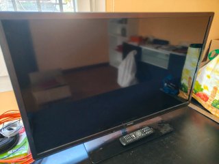 TV Philips LED 40 pulgadas mod PFL5527H + mando
