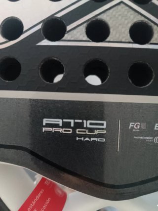 Pala de pádel NOX AT10 con funda